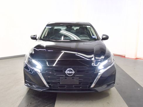 Used 2025 Nissan Altima 2.5 SV image 3