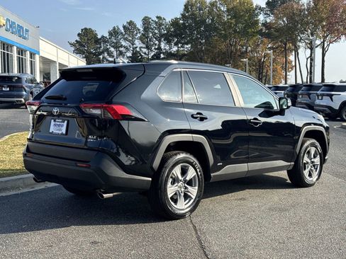 Used 2025 Toyota RAV4 XLE image 10
