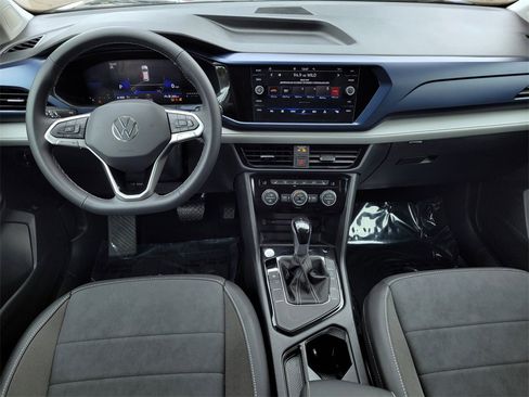 Used 2024 Volkswagen Taos SE image 14