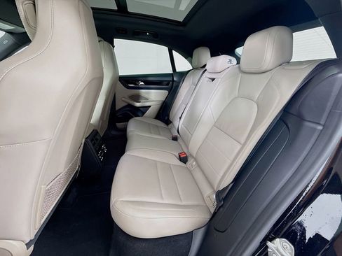 Certified 2025 Porsche Macan Electric image 23