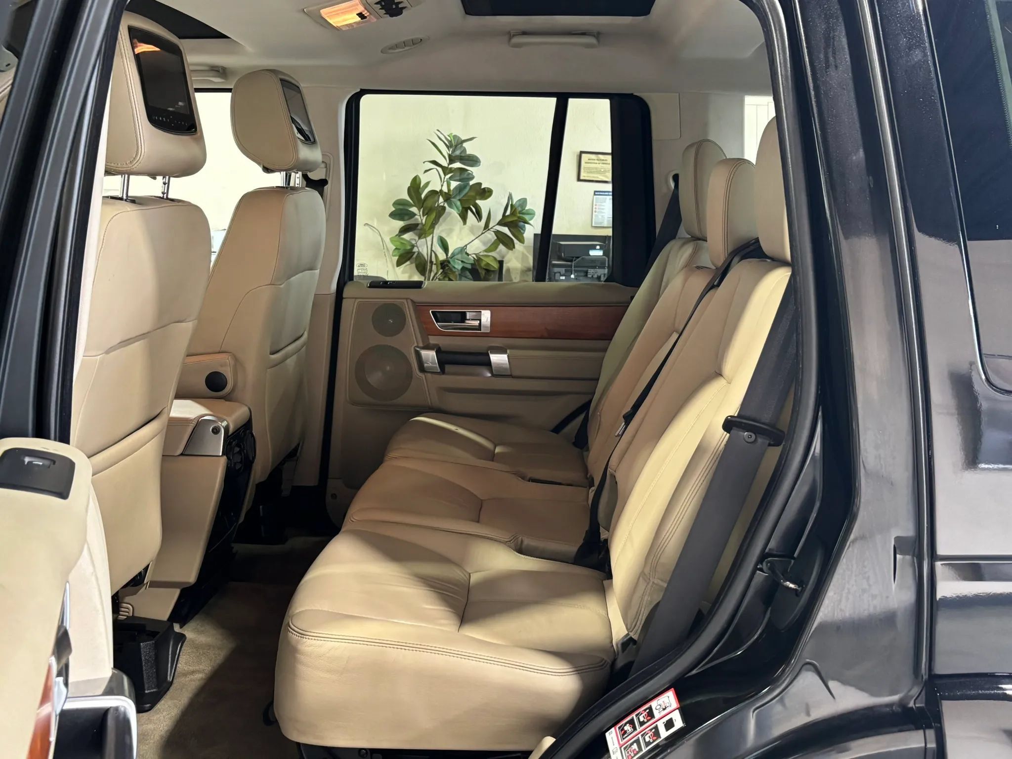 Used 2011 Land Rover LR4 HSE LUX AWD/4WD image 17