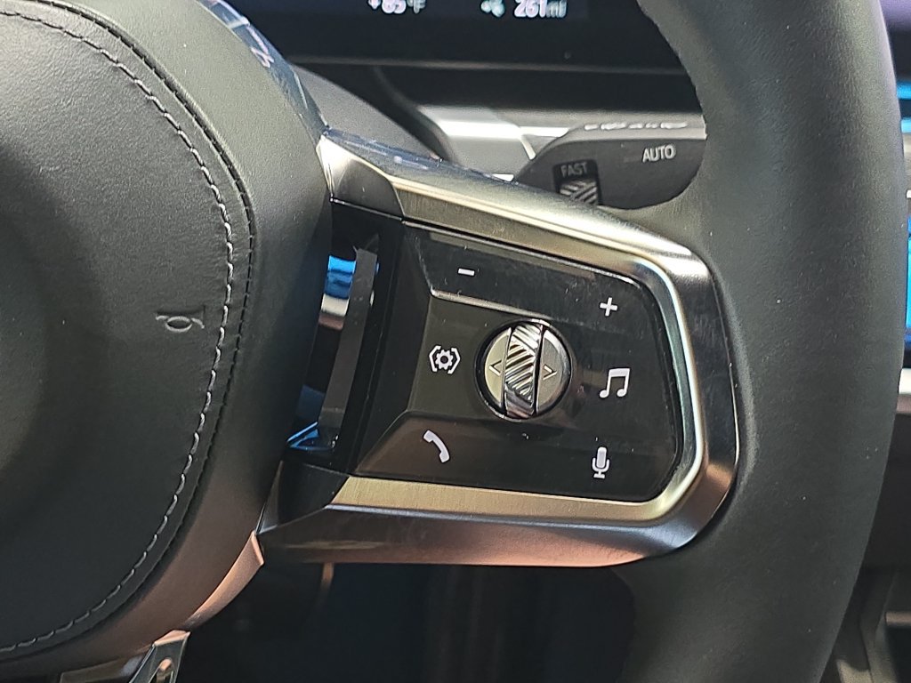 Certified 2023 BMW i7 xDrive60 AWD/4WD image 18