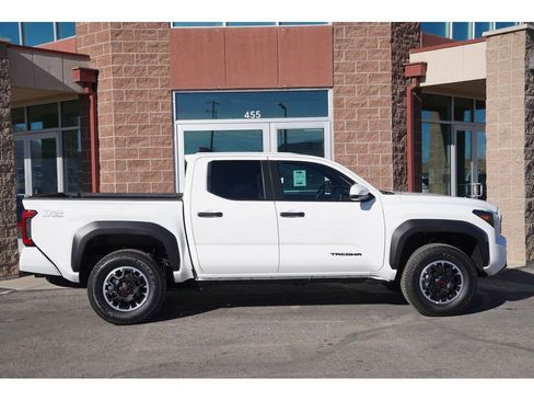Used 2026 Toyota Tacoma TRD Off-Road image 4