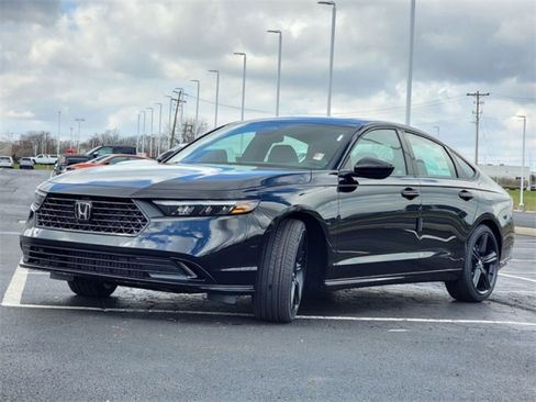 Used 2023 Honda Accord Sport image 3
