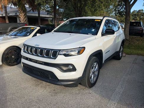 Used 2025 Jeep Compass Latitude AWD/4WD image 3