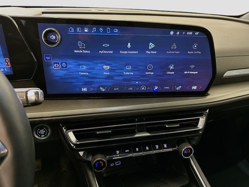 Used 2025 Chevrolet Traverse LT image 26