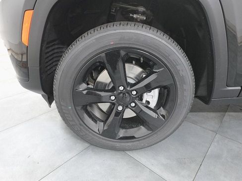 New 2025 Jeep Grand Cherokee L Altitude image 28