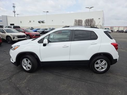 Certified 2022 Chevrolet Trax LT w/ LT Convenience Package image 19