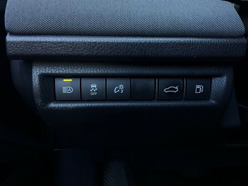 Used 2025 Toyota Camry LE image 21