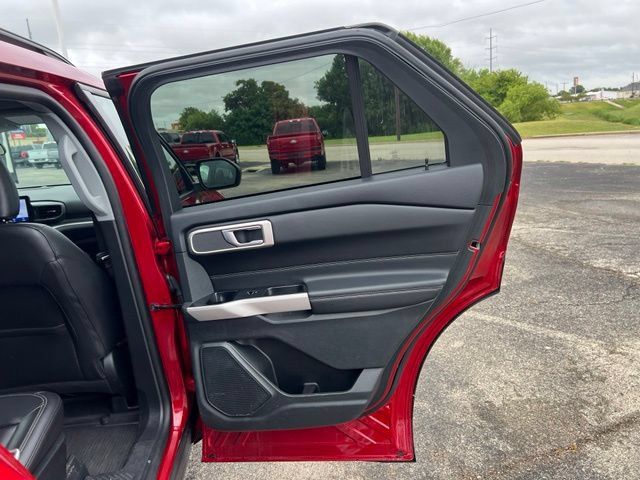Used 2024 Ford Explorer XLT w/ Equipment Group 202A AWD/4WD image 15