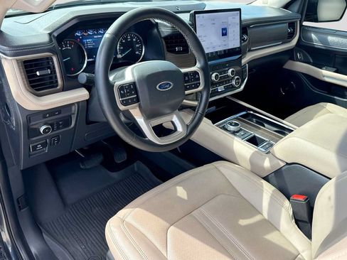 Used 2022 Ford Expedition Max Limited RWD image 2