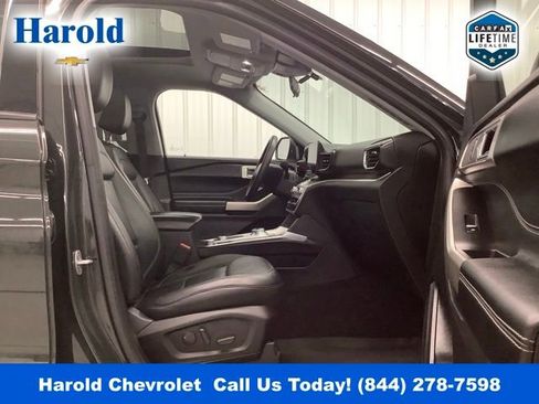 Used 2022 Ford Explorer XLT w/ Equipment Group 202A image 12