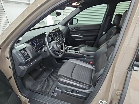 Used 2024 Nissan Pathfinder Rock Creek image 11