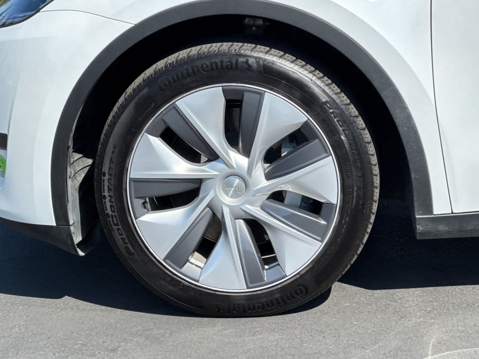 Used 2023 Tesla Model Y AWD image 29