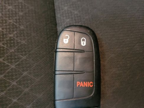 Used 2021 Jeep Grand Cherokee Laredo image 32