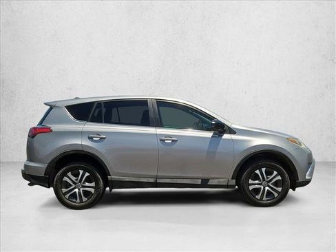 Used 2018 Toyota RAV4 LE FWD image 4