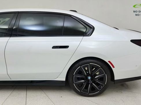 Used 2023 BMW i7 xDrive60 w/ Executive Package 2 AWD/4WD image 10