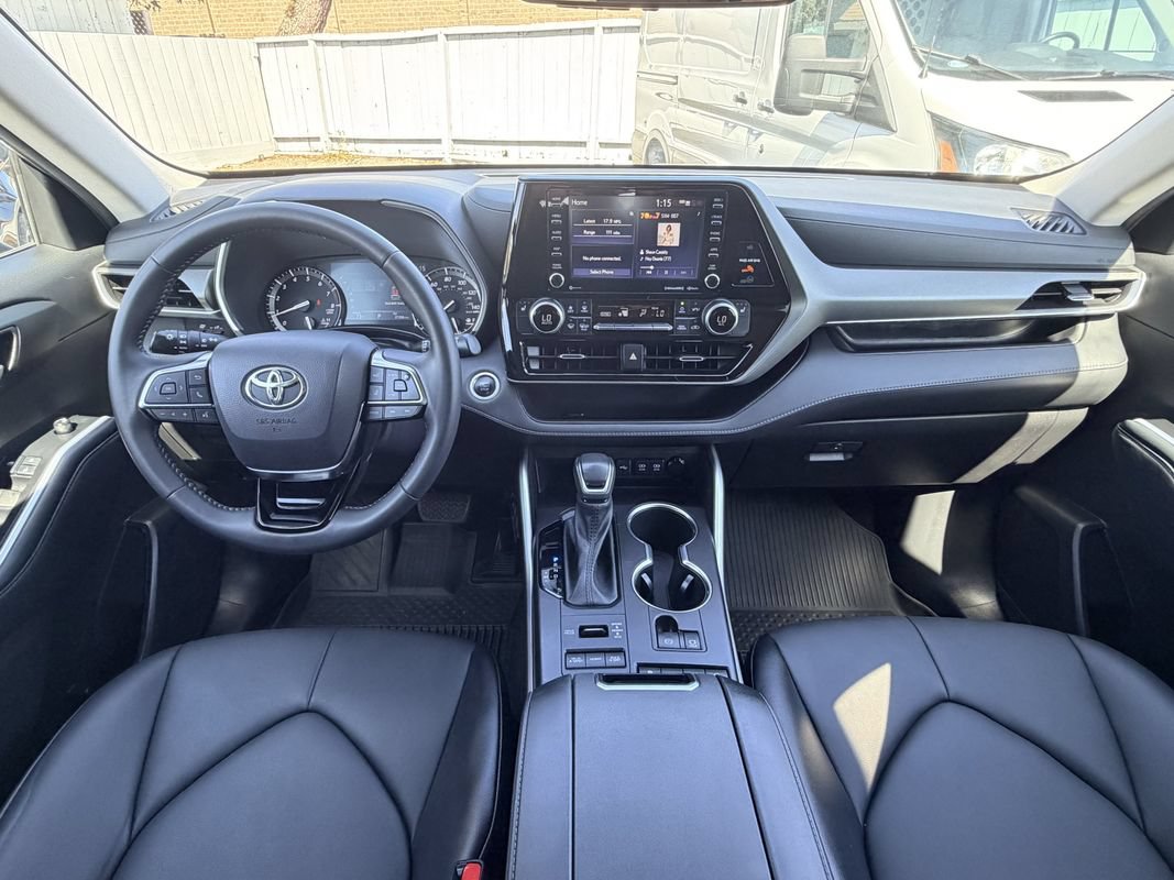 Used 2021 Toyota Highlander XLE AWD/4WD image 31