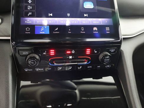 Used 2023 Jeep Grand Cherokee Limited AWD/4WD image 55