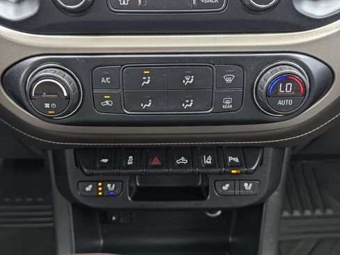 Used 2021 GMC Canyon Denali image 39