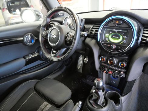 Used 2018 MINI Cooper S image 9