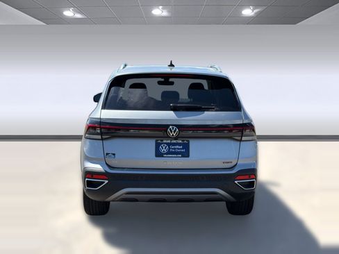 Used 2025 Volkswagen Taos SE AWD/4WD image 10