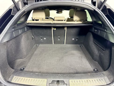 Used 2019 Land Rover Range Rover Velar S image 32