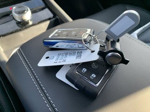 New 2025 Jeep Grand Cherokee L Limited w/ Luxury Tech Group II image 40