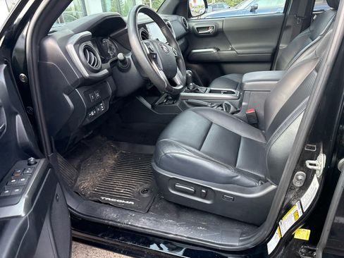 Used 2020 Toyota Tacoma TRD Off-Road w/ TRD Premium Off Road Package AWD/4WD image 4
