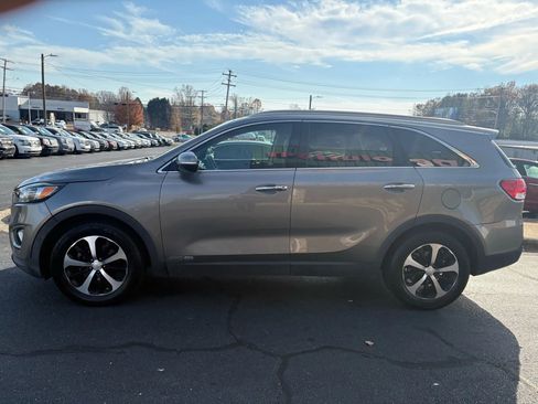 Used 2016 Kia Sorento EX image 4