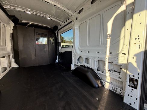 Used 2018 Ford Transit 250 130 Medium Roof image 25