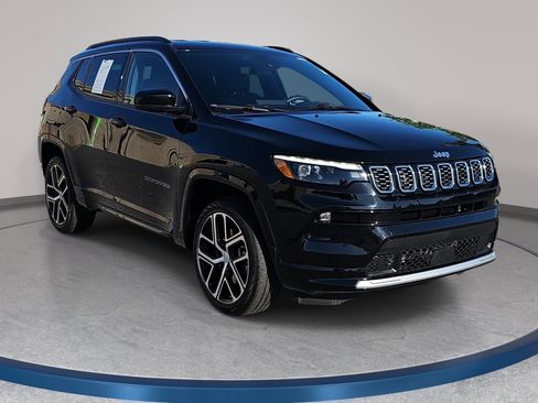 Used 2024 Jeep Compass Limited w/ Elite Group AWD/4WD image 3