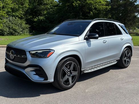 Used 2025 Mercedes-Benz GLE 450 4MATIC image 2