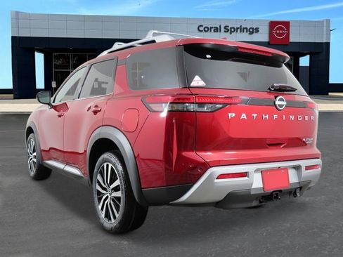 New 2025 Nissan Pathfinder Platinum image 3