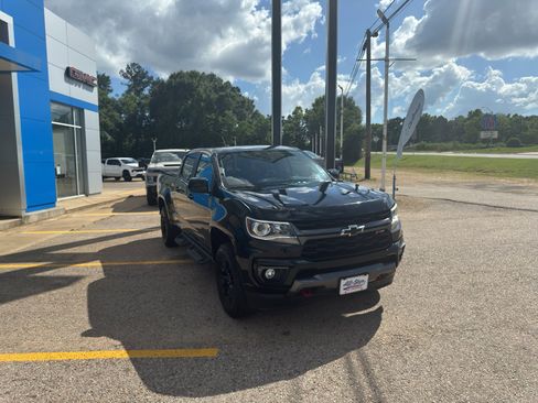 Used 2022 Chevrolet Colorado Z71 w/ Trail Boss Package AWD/4WD image 9