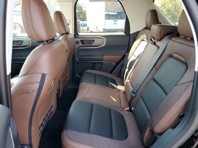 Certified 2025 Ford Bronco Sport Outer Banks w/ Outer Banks Tech Package+ AWD/4WD image 32