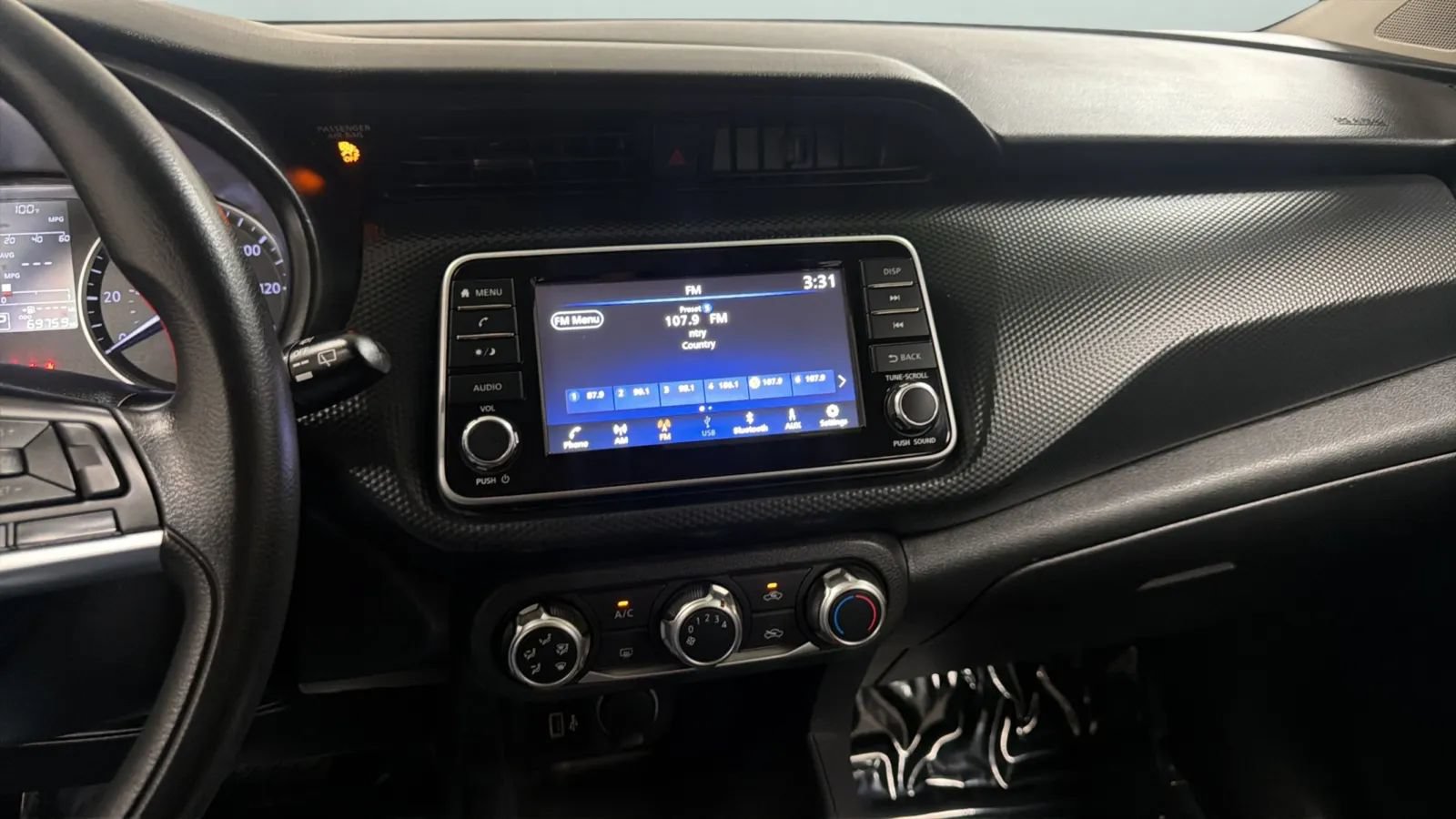 Used 2021 Nissan Kicks S FWD image 13