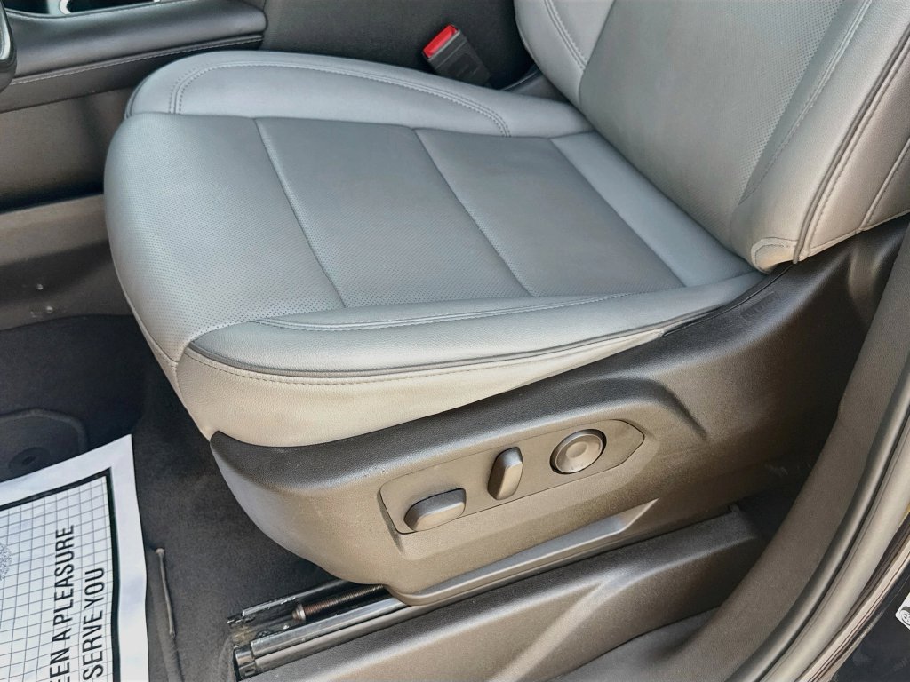 Used 2024 GMC Yukon XL SLT w/ SLT Premium Package AWD/4WD image 22