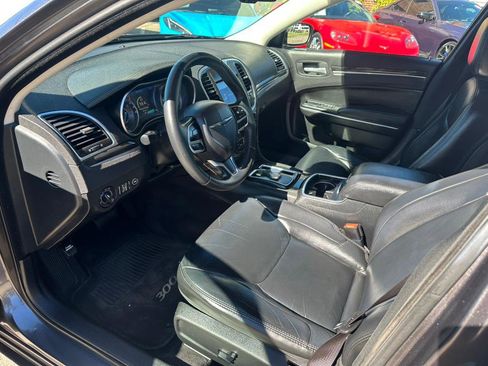 Used 2017 Chrysler 300 Limited w/ Value Package image 11