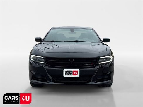 Used 2018 Dodge Charger SXT image 2