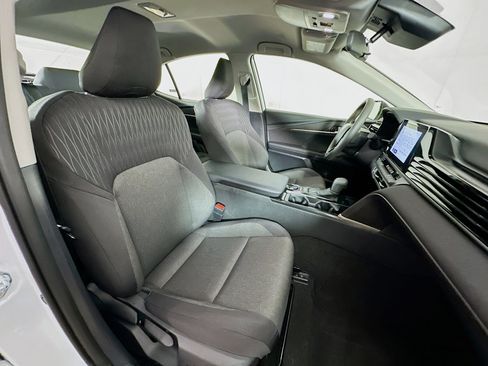 Used 2025 Toyota Camry LE image 30