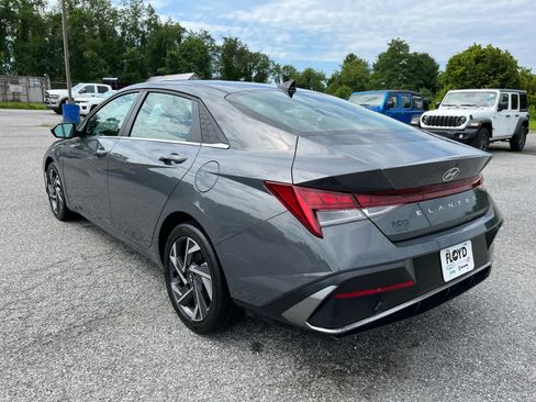 Used 2025 Hyundai Elantra SEL FWD image 5