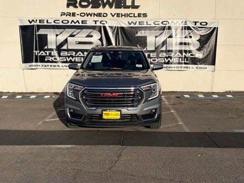 Used 2024 GMC Terrain SLT image 3