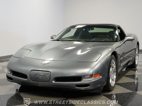 Used 2003 Chevrolet Corvette Coupe w/ Preferred Equipment Group RWD image 19
