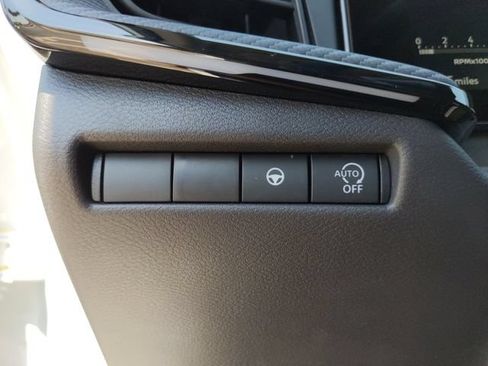 Certified 2025 Nissan Kicks SR FWD image 37