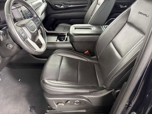 Used 2023 GMC Yukon Denali image 7
