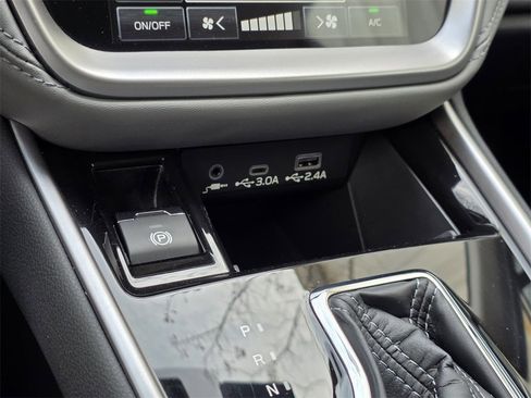 Certified 2025 Subaru Outback Limited image 25