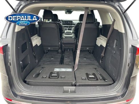 Used 2023 Kia Carnival LX image 6