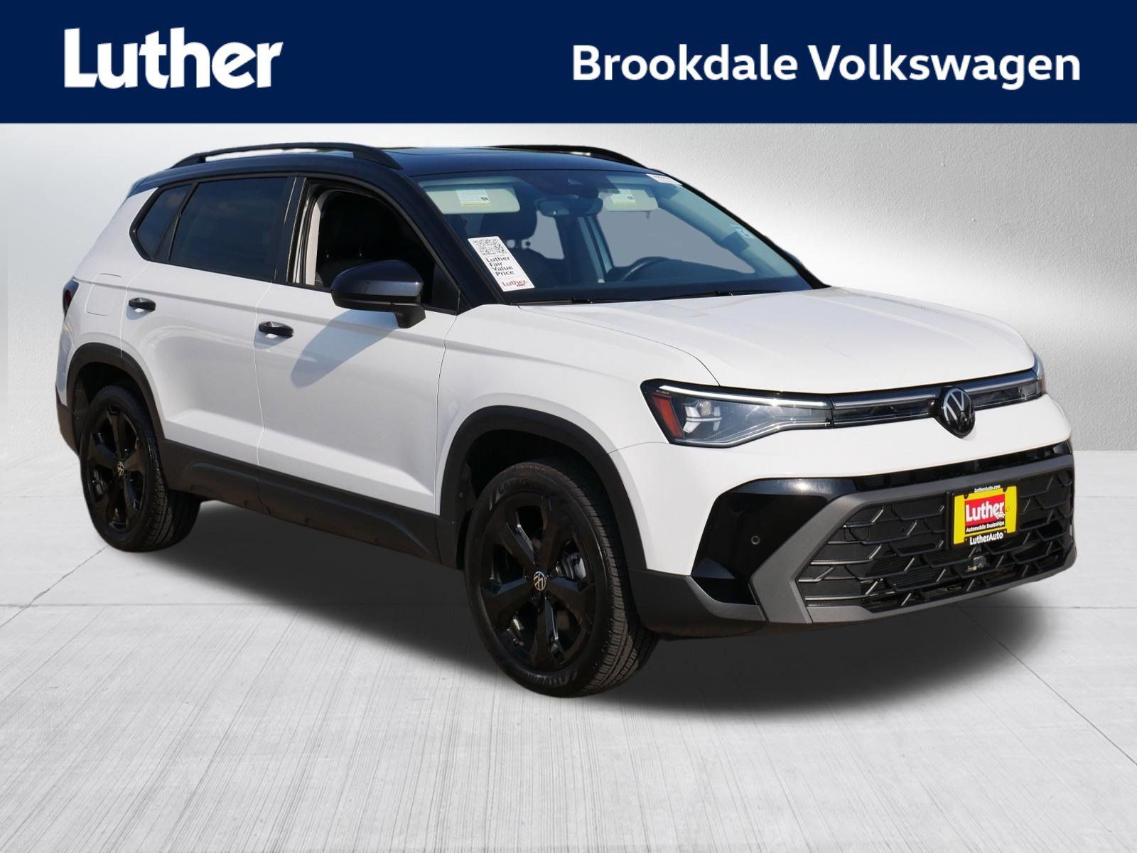Certified 2025 Volkswagen Taos SE AWD/4WD image 1