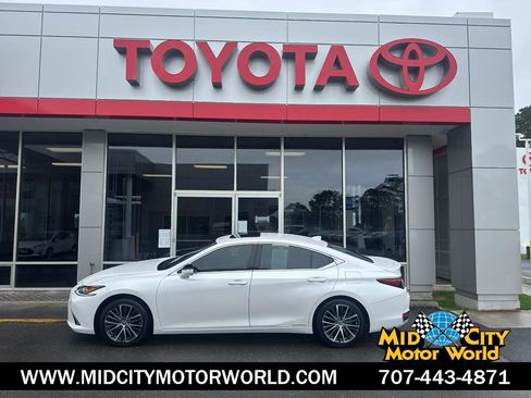 Used 2022 Lexus ES 300h w/ Premium Package image 1